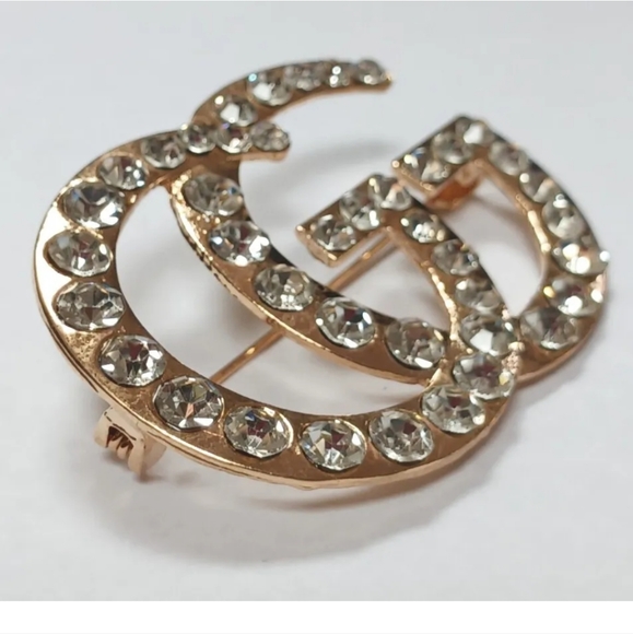 Jewelry - RHINESTONE BROOCH